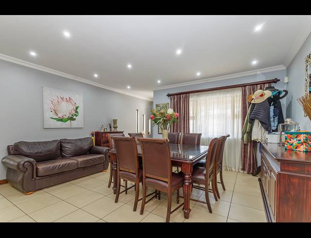 3 BEDROOM HOUSE FOR SALE IN COWIES HILL PARK